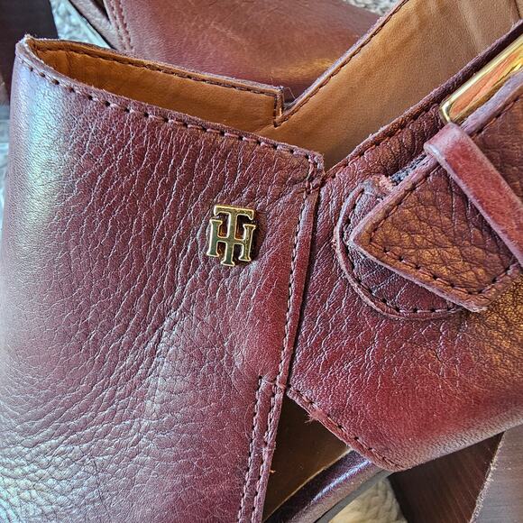 Tommy Hilfiger Womens Peppy Pebbled Leather‎ Peep Toe Heels Sandal 6M Burgundy - Picture 2 of 8